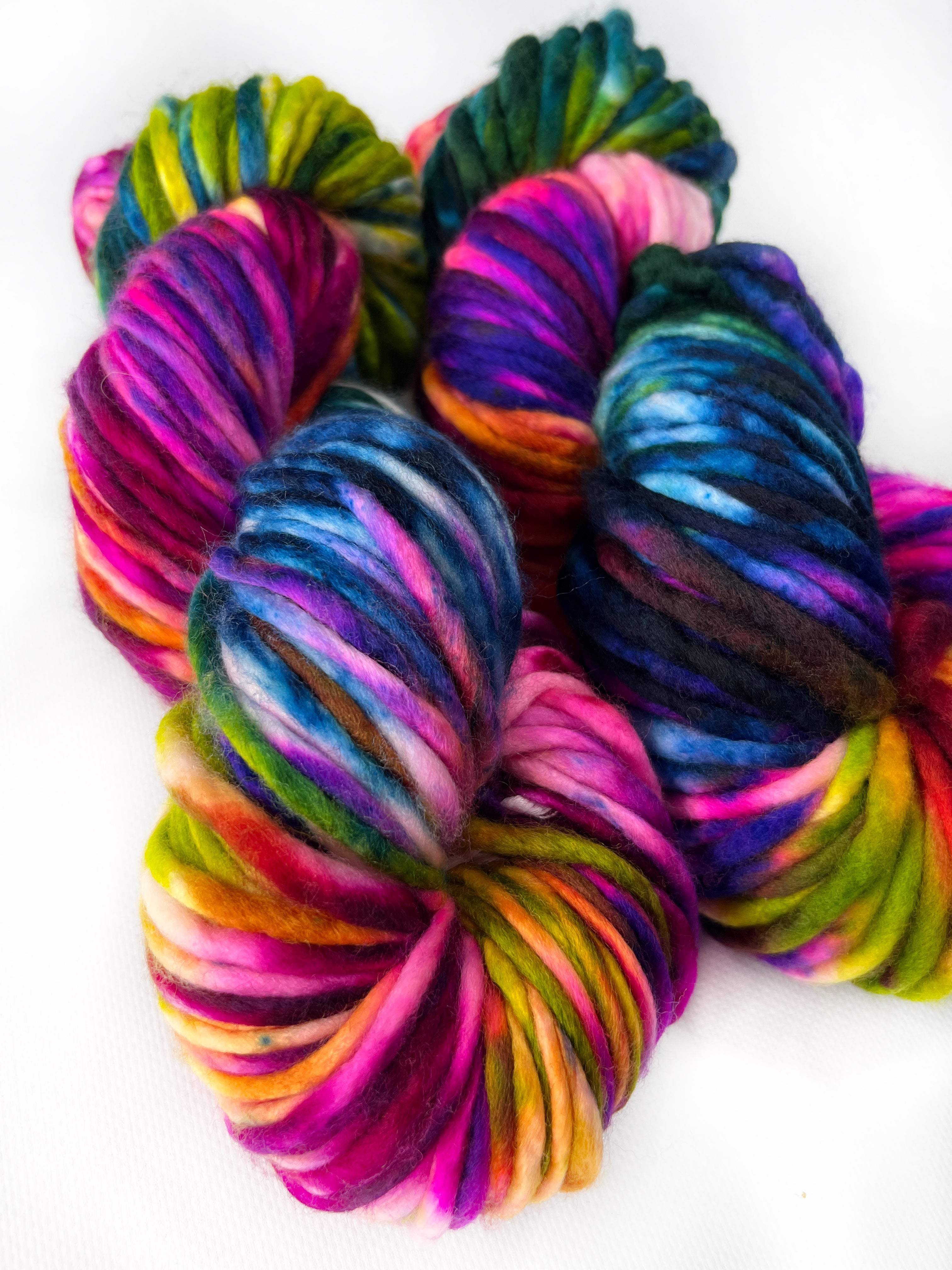 Tutorial: Tie-dye amazing rainbow yarn! - Shiny Happy World